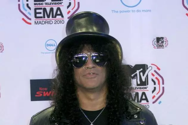 Slash: "Am putea discuta despre o reunire Guns N' Roses doar dacă Axl Rose şi-ar cere scuze"