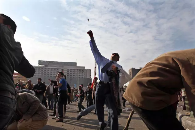 Forțele de securitate au tras cu gaze lacrimogene asupra demonstranților din Cairo