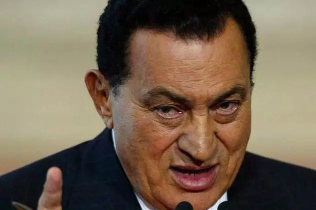 Mubarak conduce Egiptul din umbră?
