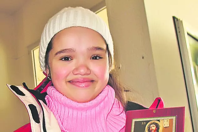 Amanda Ciobanu, fetiţa de 11 ani, din Galaţi, multilată după ce i-au căzut în cap bucăţi dintr-un acoperiş, nu are bani pentru o nouă operaţie