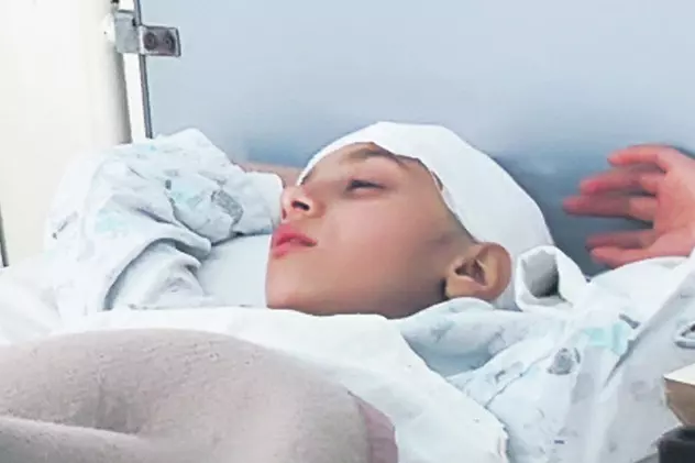 Copila de 10 ani din Tecuci și-a revenit din comă, dar riscă să rămână pe drumuri