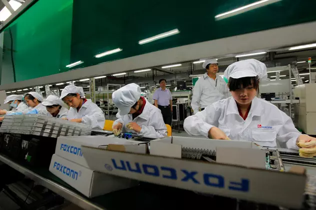 Muncitorii din China sunt obligaţi să semneze angajamente că nu se vor sinucide