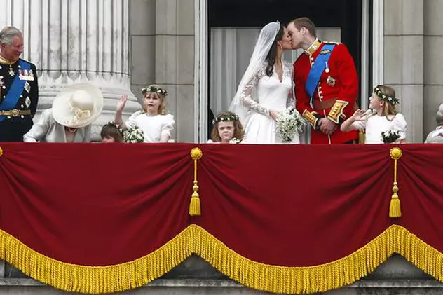 Uite ce i-a spus Prințul William lui Kate Middleton în balconul Palatului Buckingham, unde s-au sărutat!
