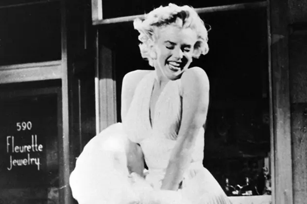 Celebra rochie albă a lui Marilyn Monroe a fost vândută la un preţ incredibil. Află cât s-a plătit pe ea!