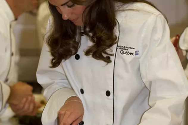 Foto | Kate Middleton ia lecții de gătit!