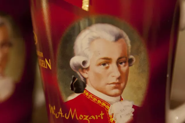 Mozart a murit din cauza... întunericului?