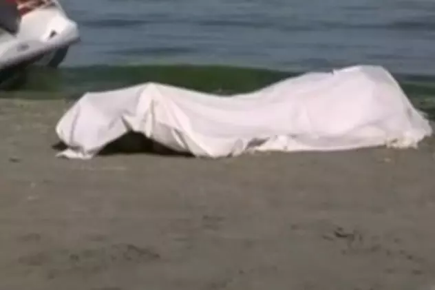 Au făcut plajă lângă un cadavru, mai bine de două ore