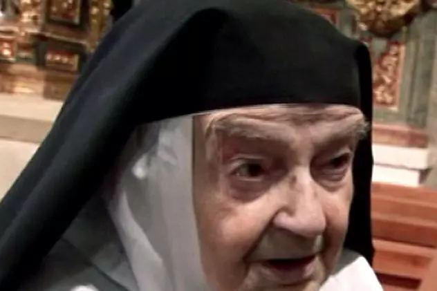 O măicuţă de 103 ani iese din mănăstire după 84 de ani