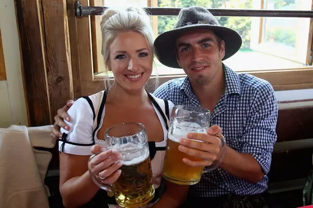 Foto | Jucătorii de la Bayern Munchen, răsplătiţi de antrenorul lor. Le-a dat liber la bere la Oktoberfest!