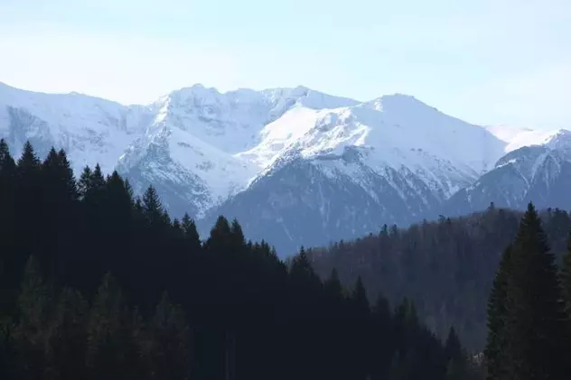 Ninsoare la final de mai în România. Stratul de zăpadă măsoara 20 de centimetri