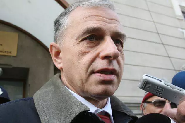 Dacă va fi aruncat din PSD, Geoană va trage după el cinci senatori