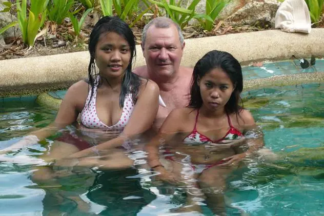 Ţânţăreanu nu se teme că va fi drogat de thailandeze: "Voi continua să merg la masaj erotic"