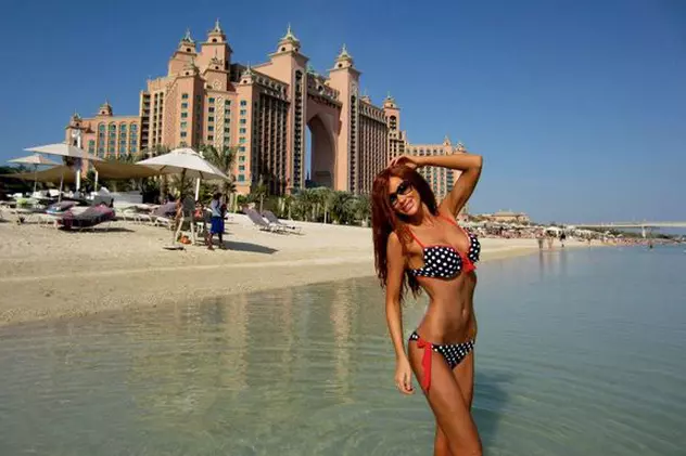 Bianca Drăgușanu, sexy pe plajă în Dubai | FOTO