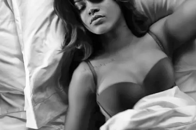 Rihanna, incredibil de incitată într-o nouă reclamă Armani | FOTO & VIDEO
