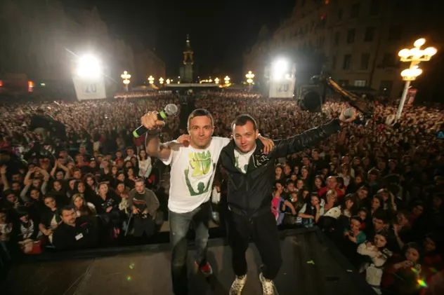 Buzdugan şi Morar au rupt norma: cel mai mare karaoke din România, cu 30.000 de timişoreni | FOTO