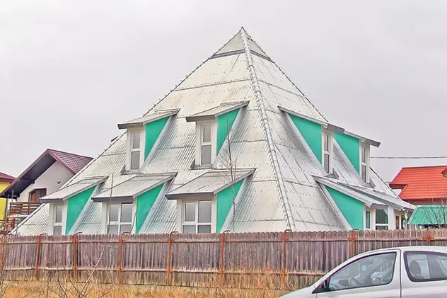 Un ieşean a băgat 100.000 € într-o locuinţă neobişnuită: «Casa în formă de piramidă m-a scăpat de boli»
