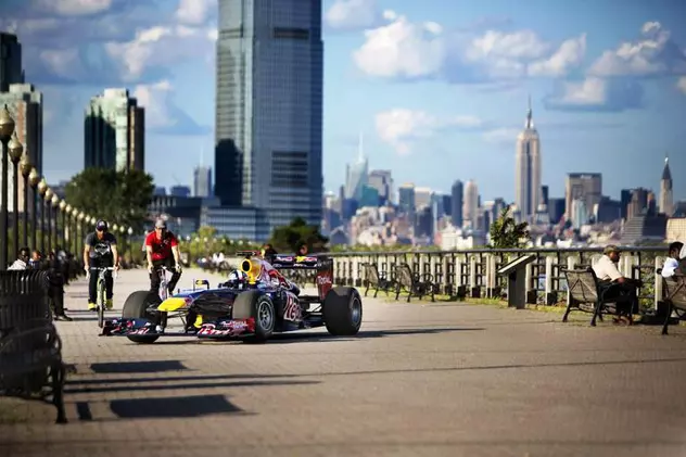 David Coulthard a „alergat” cu un monopost de Formula 1 prin New York!