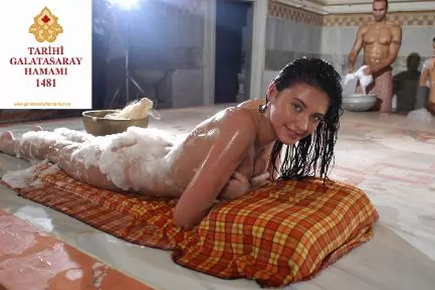 A REFUZAT să pozeze GOALĂ, însă acum au apărut poze cu Antonia în TOATĂ SPENDOAREA! Iat-o acoperită doar de SPUMĂ într-o baie turcească! FOTO
