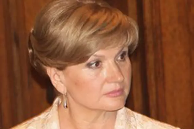 Soacra mică, Maria Băsescu, apariţie de MARE DOAMNĂ la nunta fiicei! FOTO