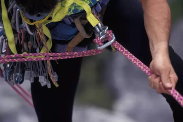 Un tânăr alpinist a murit în Făgăraș, după ce a căzut de la 100 m înălțime
