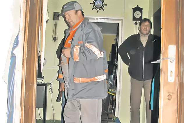 Cinci apartamente şi două maşini, avariate de o explozie!