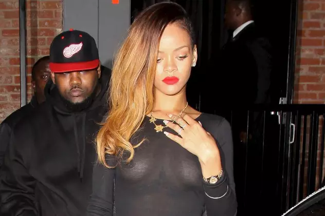 Rihanna, cu SÂNII OBRAZNICI la vedere | FOTO
