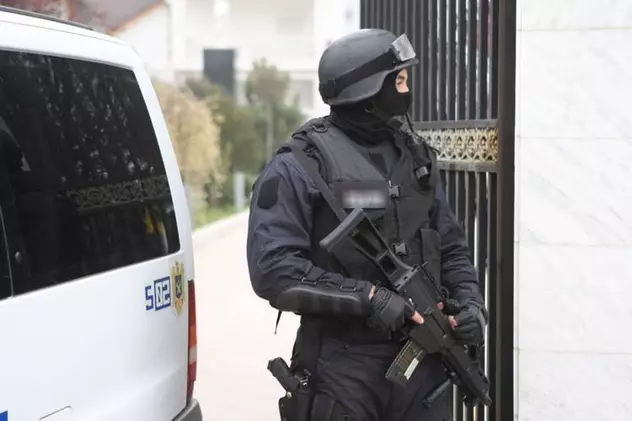 Ameninţare cu bombă la Târgu Mureş. Coletul explozibil era amplasat sub o maşină