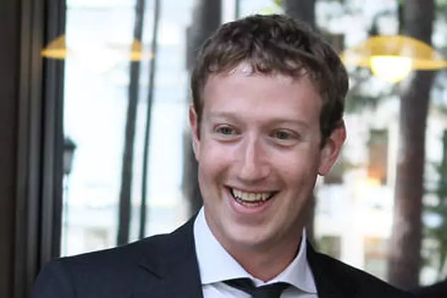 Distracţie de miliardar. Mark Zuckerberg este fanul hamburgerilor şi al sucului în pahare de plastic