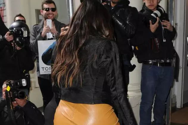 DOVADA că nu SE PREFACE că este ÎNSĂRCINATĂ! Kim Kardashian și-a arătat BURTA de GRAVIDĂ în toată SPLENDOAREA! FOTO