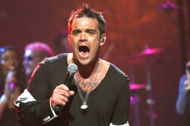 Bătaie cruntă la Londra! Fanii lui Robbie Williams şi-au împărţit pumni şi picioare la un concert - VIDEO
