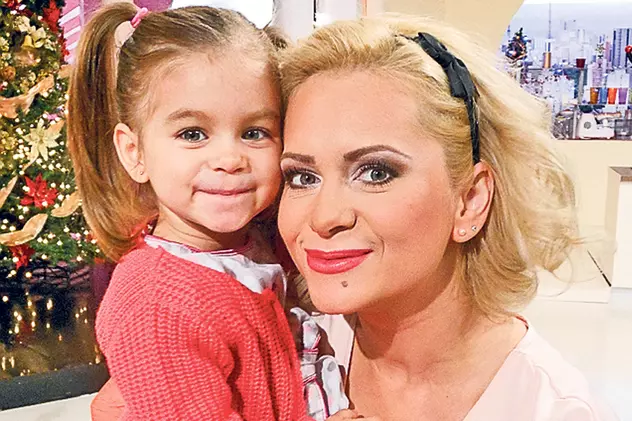 Actriţa Paula Chirilă şi fiica ei sunt topite după serialul difuzat de Kanal D: «Când începe “Suleyman”, nici musca nu mişcă!»