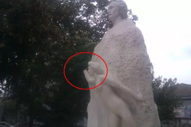 Incredbil! Statuia Muzei lui Mihai Eminescu din Galaţi a fost vandalizată pentru a 21-a oară!