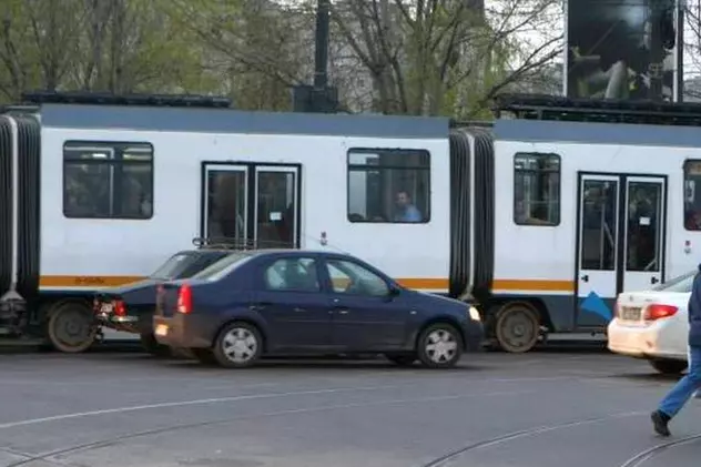 Circulația pe linia tramvaiului 32, oprită din cauza unui accident rutier