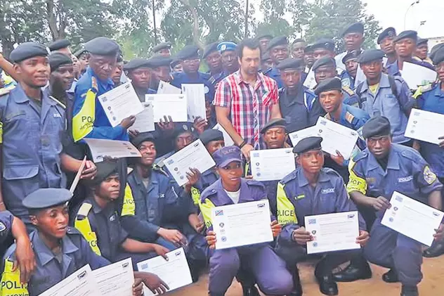 Un român instruieşte poliţiştii din Congo