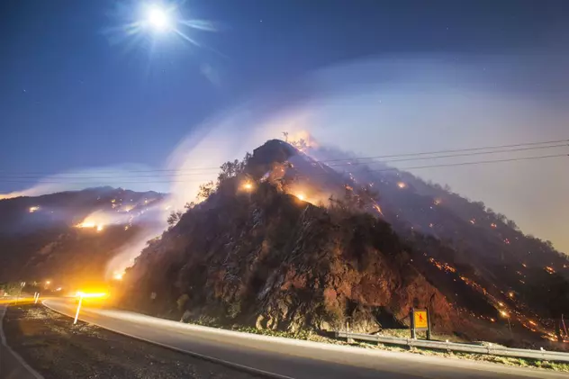 Periferia oraşului Los Angeles, ameninţată de un incendiu de pădure! Sute de case, evacuate | FOTO
