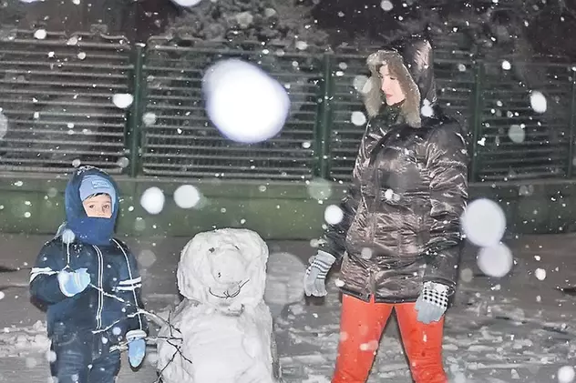 «În sfârşit, avem zăpadă!» | Ninsorile din ultimele zile au adus mare bucurie printre copii