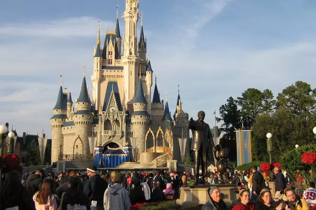 Disneyland Paris și-a schimbat sistemul de rezervări online după acuzele de discriminare