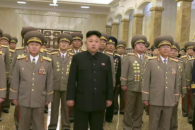 Dictatorul Coreei de Nord sparge banii pe bandă rulantă, iar poporul piere de foame