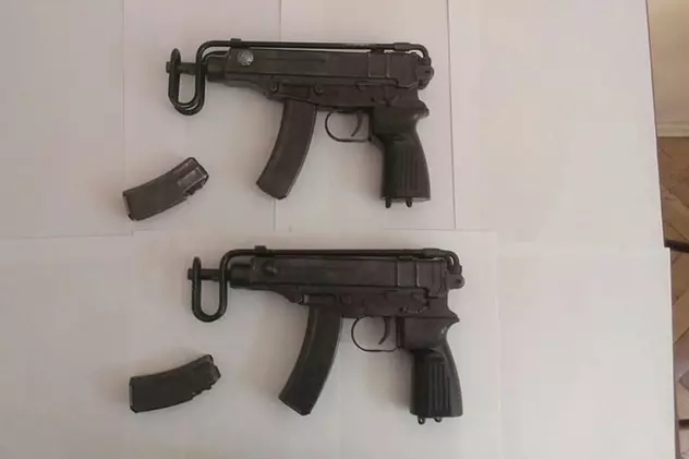 Colet cu surprize! Arme automate descoperite pe aeroportul din Chişinău | FOTO