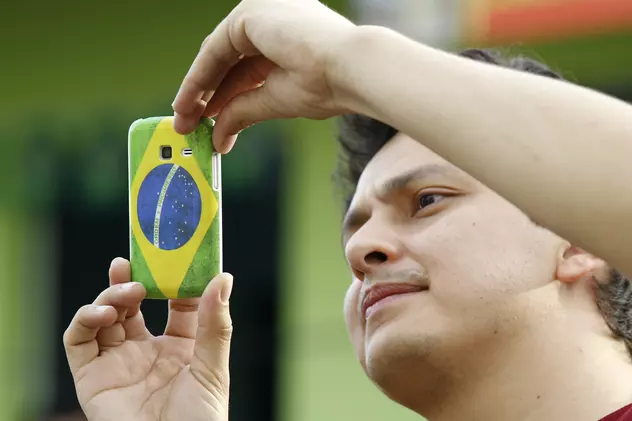 În Brazilia, şi telefoanele mobile au culorile naţionalei!