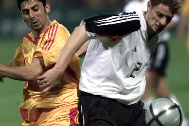 Suntem campionii în amicale. Duel între Arne Friedrich (dreapta) şi Ionel Danciulescu (stânga) din meciul România - Germania 5-1, disputat pe 28 aprile 2004 FOTO: EPA