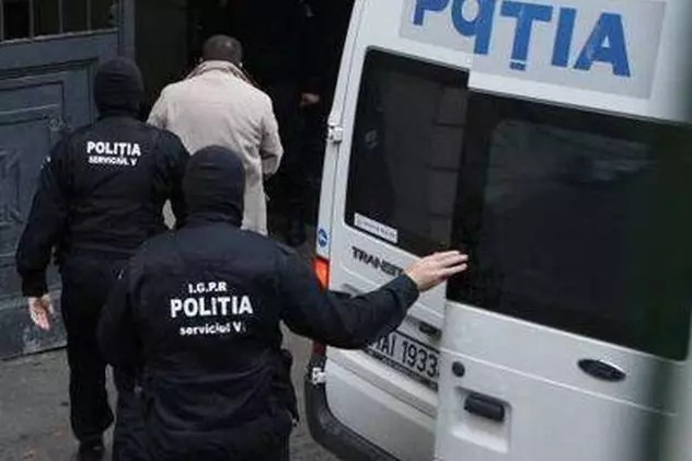 Comisar-șef de la Poliția de Frontieră Timișoara, bănuit că proteja o grupare de traficanți de migranți