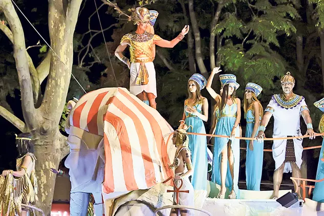 Primarul Radu Mazăre l-a întruchipat pe faraonul Ramses al II-lea la ultimul carnaval al verii, din Mamaia