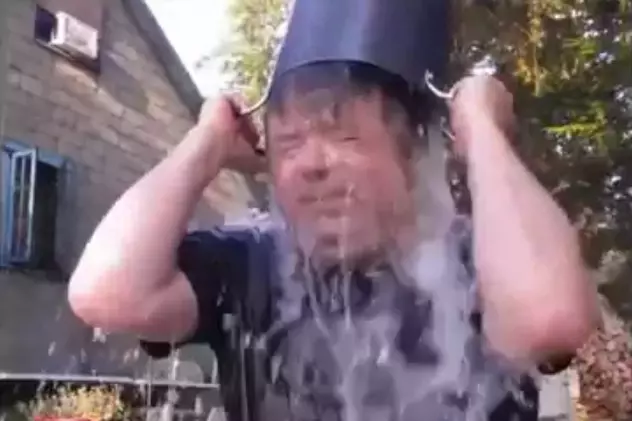 "Ice-Bucket Challenge" I-A FĂCUT SĂ URLE DE DURERE! | Ce au păţit aceşti oameni, care au încercat să facă DUŞ CU GHEAŢĂ | VIDEO