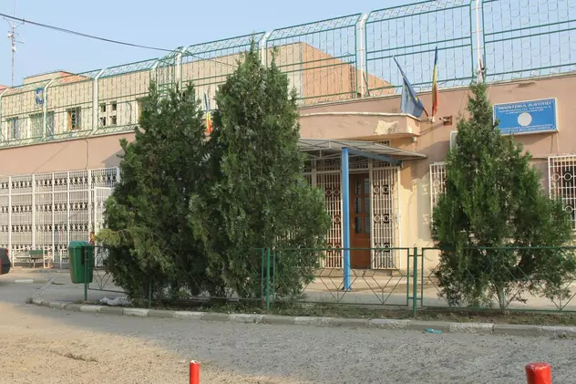 Un gardian al Penitenciarului Rahova a murit în post