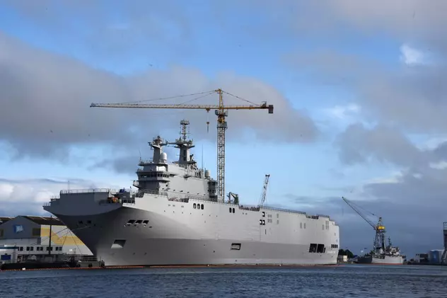 Franţa opreşte livrarea primei nave militare Mistral către Rusia