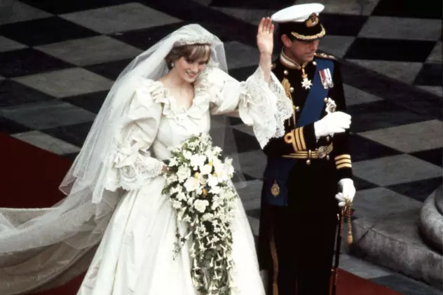 Prinţii William şi Harry au primit rochia de mireasă a mamei lor, la exact 17 ani după moartea prinţesei Diana | FOTO