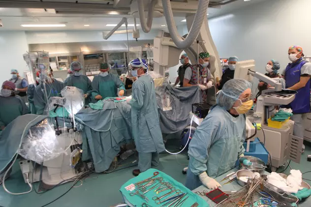 Premieră medicală în România. O femeie a fost operată pe creier în timp ce era trează