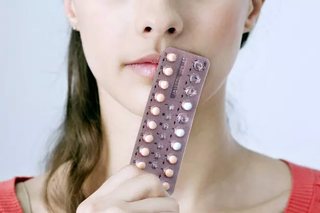 CE SE ÎNTÂMPLĂ ÎN CORPUL TĂU dacă iei pilule contraceptive