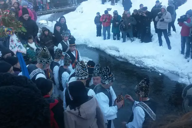 Ionii din Sibiu au fost scăldați la minus 15 grade | GALERIE FOTO